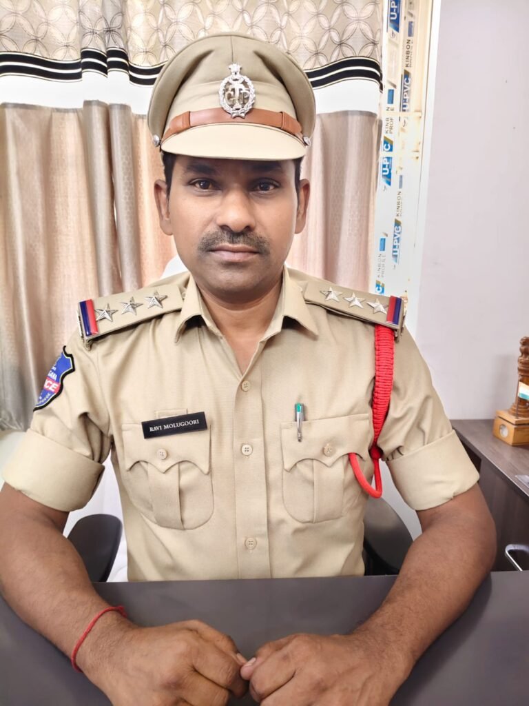 రామన్నపేట సీఐ గా బాధ్యతలు చేపట్టిన మోలుగురి రవి