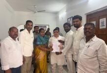 వంగపల్లిలో ఎక్స్ప్రెస్ బస్ స్టాప్ను ఏర్పాటు చేయాలి
